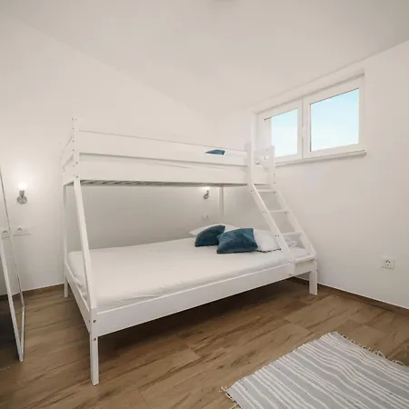Mango Tourist Apartment Vodice