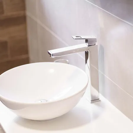 Mango Tourist Βόντιτσε